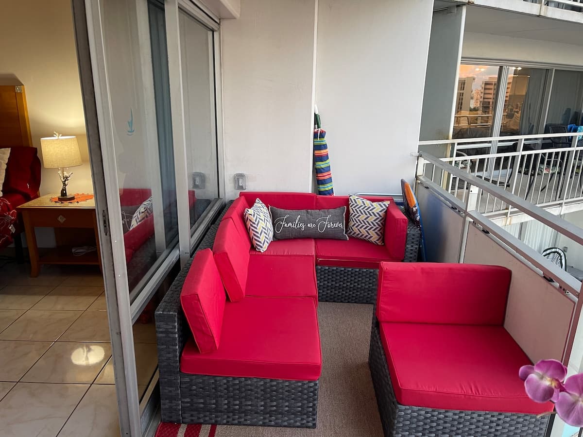 Hotel in Honolulu · ★4.9 · 1 bedroom · 1 bed · 1 private bath - Photo 2