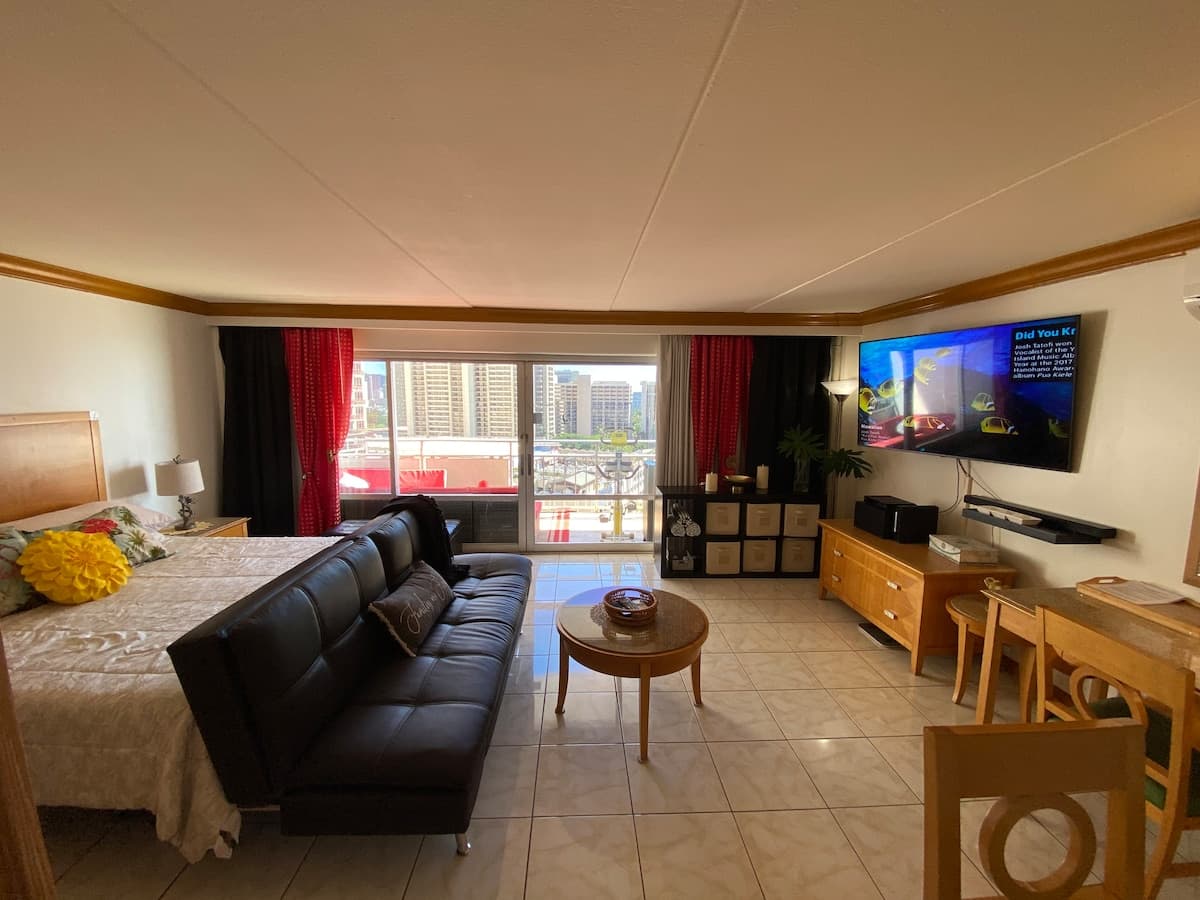 Hotel in Honolulu · ★4.9 · 1 bedroom · 1 bed · 1 private bath - Photo 5