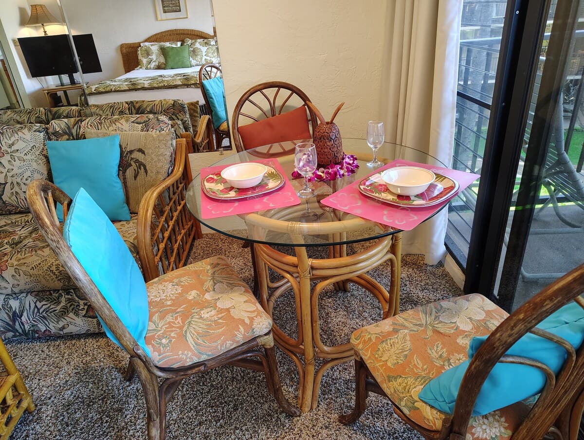 Condo in Lahaina · ★4.8 · Studio · 2 beds · 1 private bath - Photo 5