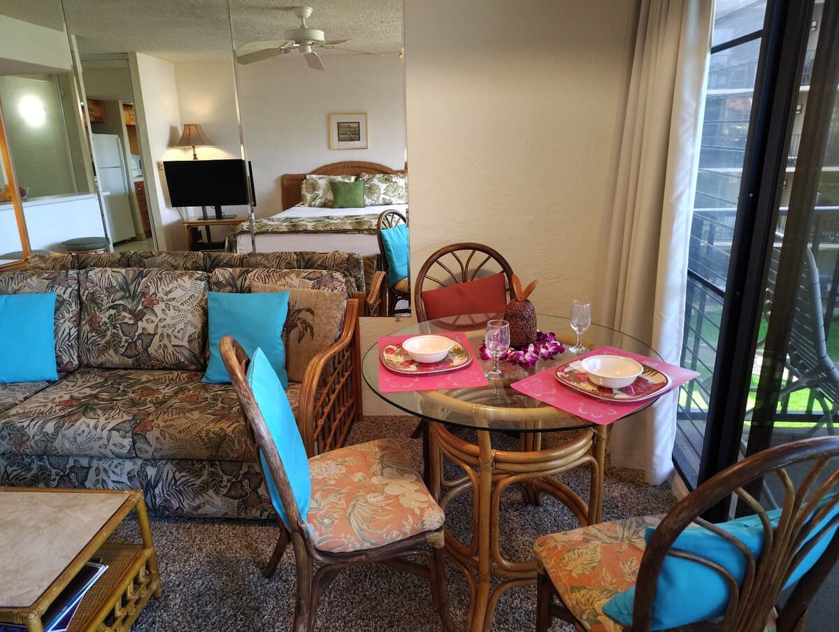 Condo in Lahaina · ★4.8 · Studio · 2 beds · 1 private bath - Photo 4