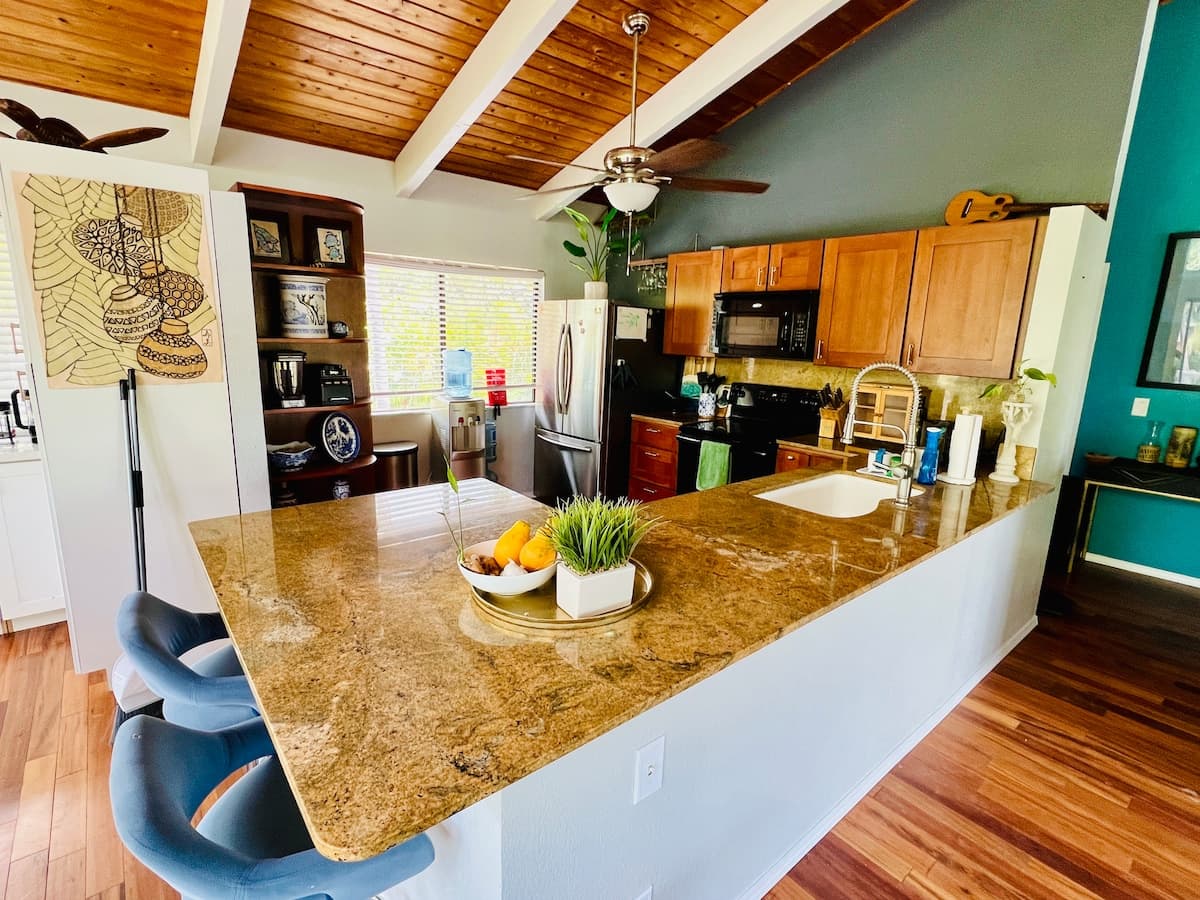 Home in Kailua-Kona · ★4.9 · 3 bedrooms · 5 beds · 2.5 baths - Photo 4