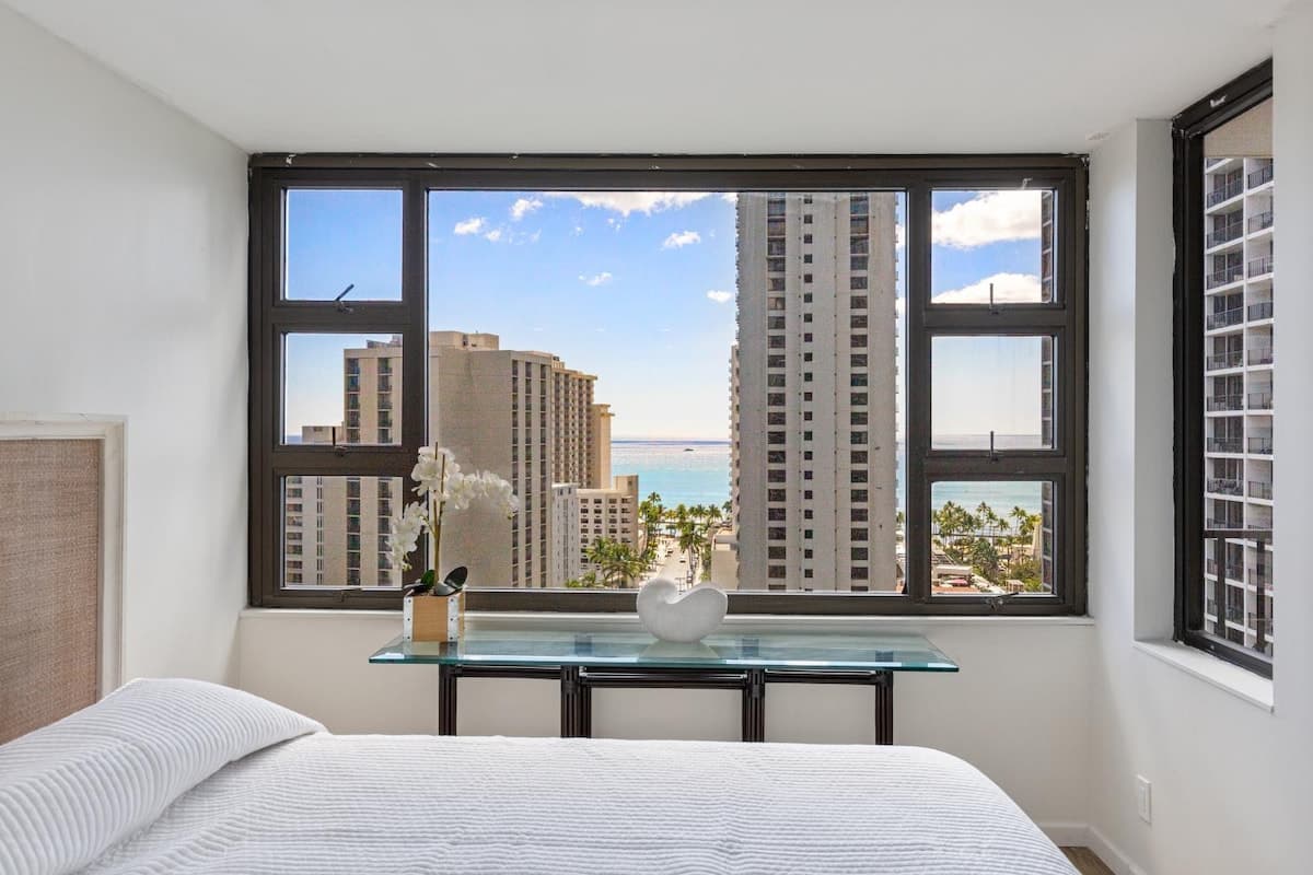 Condo in Honolulu · ★4.73 · 1 bedroom · 3 beds · 1 private bath - Photo 1