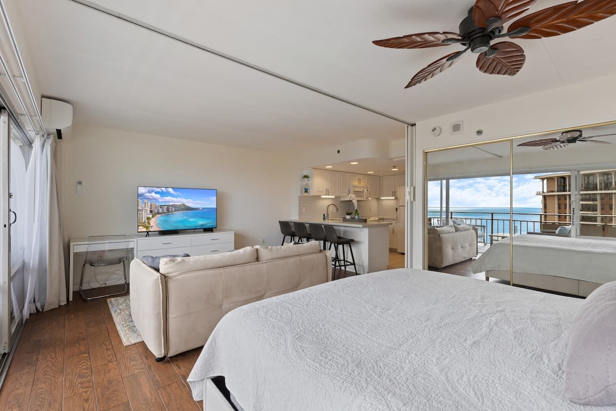 Condo in Honolulu · ★4.78 · 1 bedroom · 1 bed · 1 private bath - Photo 5