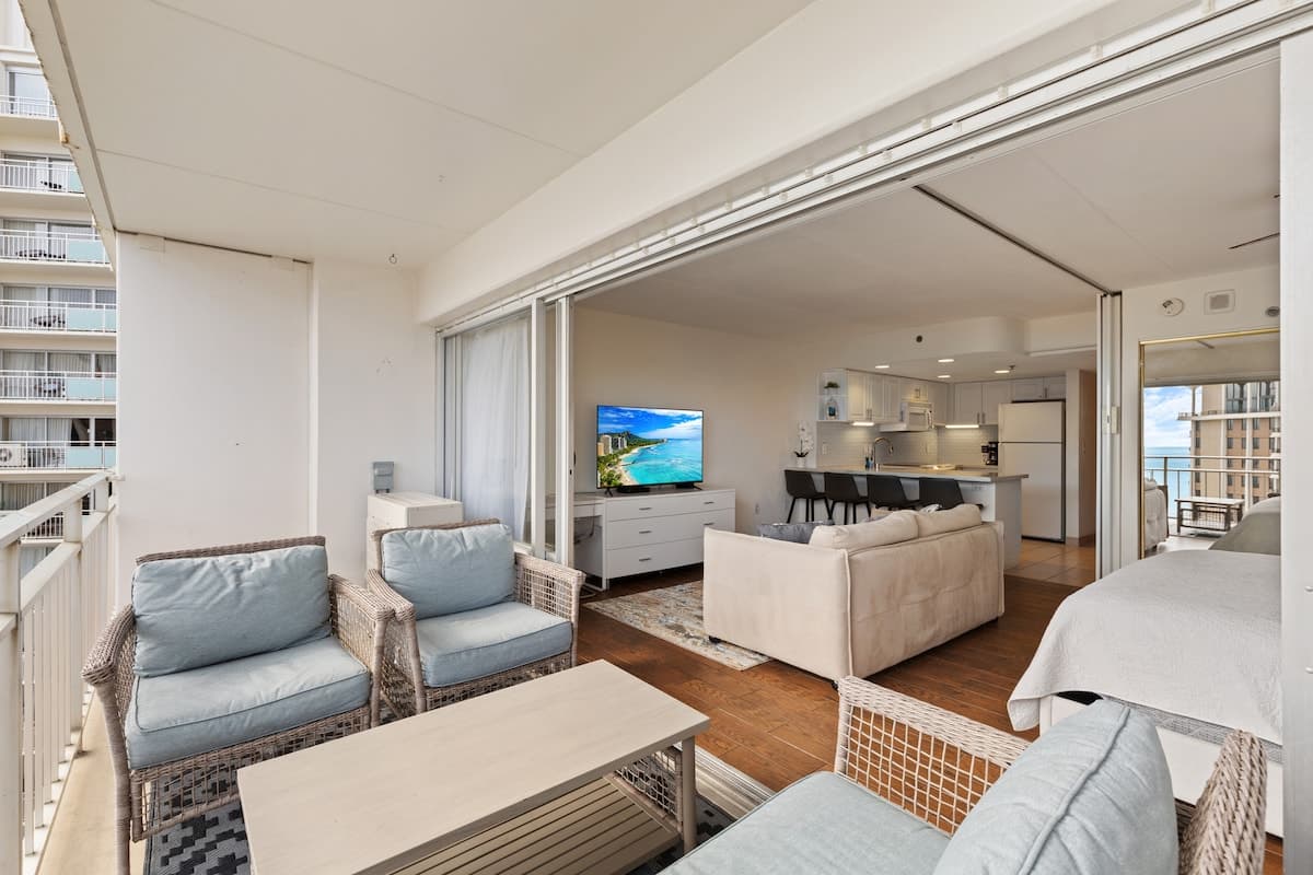 Condo in Honolulu · ★4.78 · 1 bedroom · 1 bed · 1 private bath - Photo 4