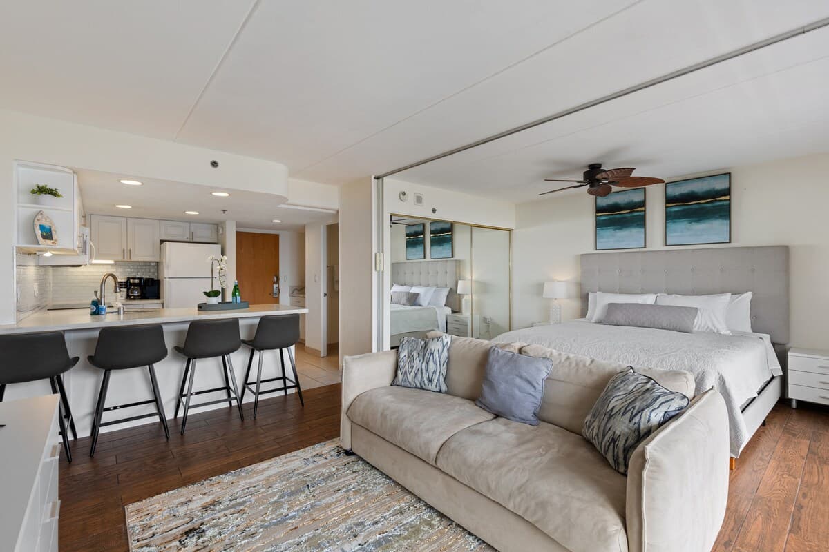Condo in Honolulu · ★4.78 · 1 bedroom · 1 bed · 1 private bath - Photo 3