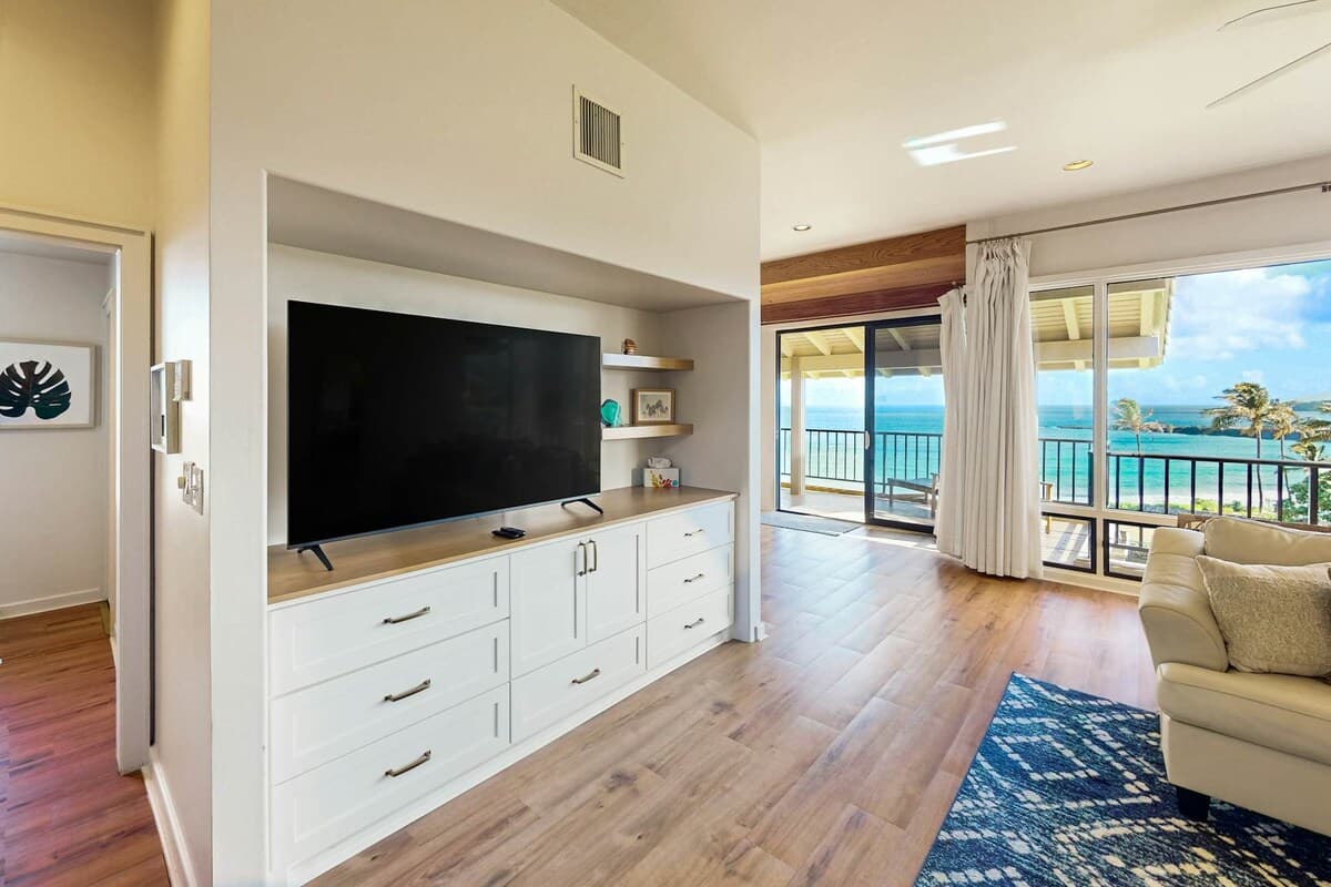 Condo in Lahaina · ★4.94 · 1 bedroom · 2 beds · 1 shared bath - Photo 5