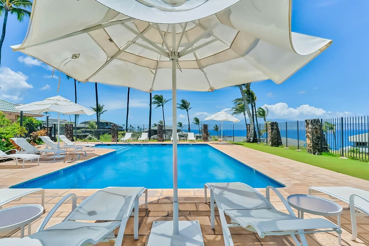 Condo in Lahaina · ★4.94 · 1 bedroom · 2 beds · 1 shared bath - Photo 2