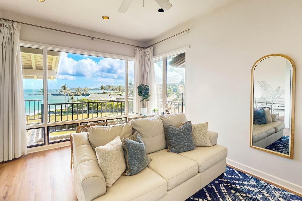 Condo in Lahaina · ★4.94 · 1 bedroom · 2 beds · 1 shared bath - Photo 3