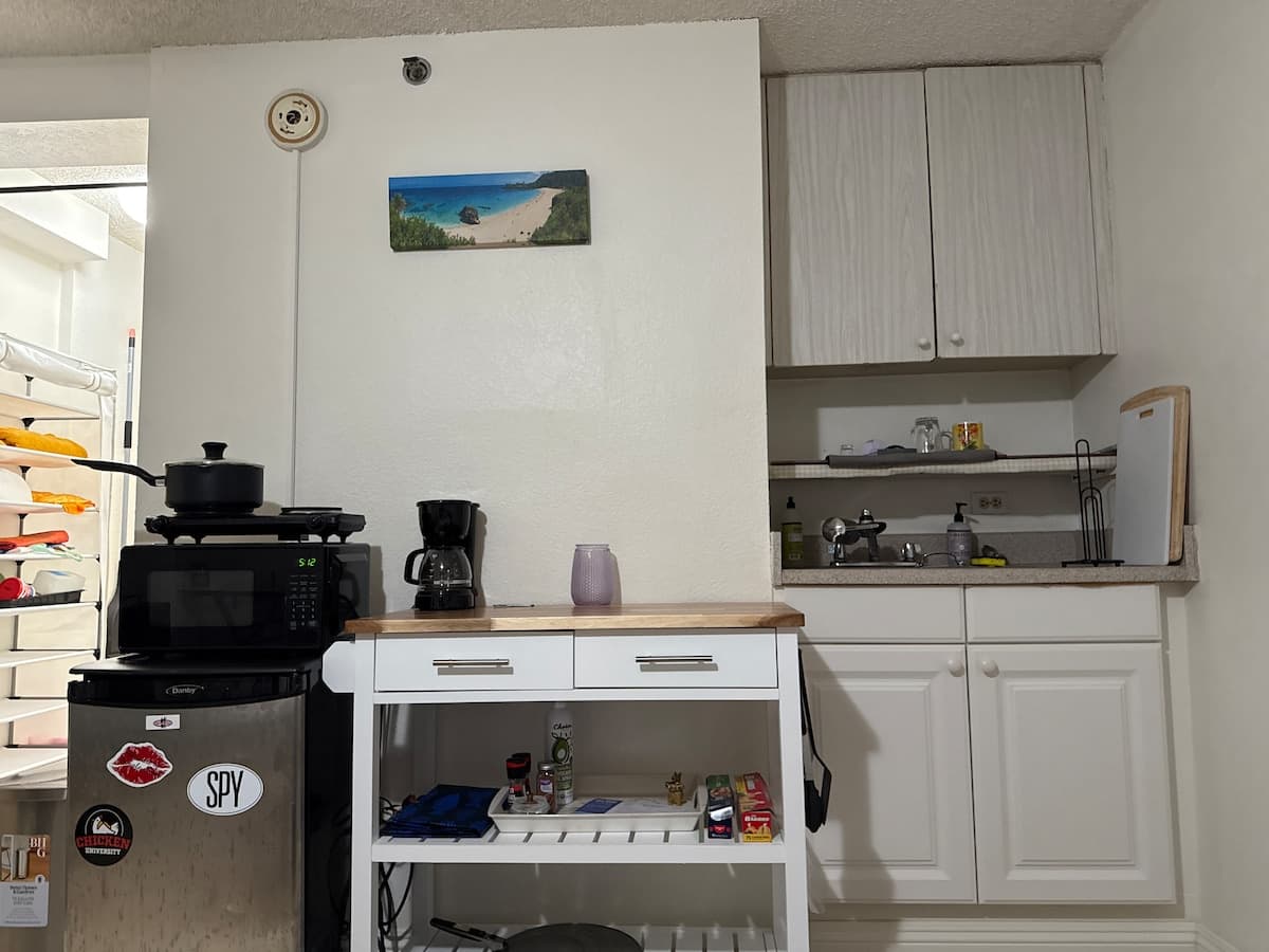 Condo in Honolulu · ★5.0 · 1 bedroom · 1 bed · 1 private bath - Photo 2