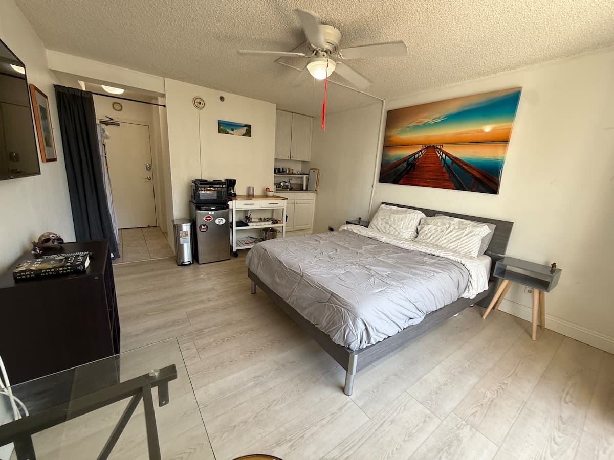 Condo in Honolulu · ★5.0 · 1 bedroom · 1 bed · 1 private bath - Photo 4