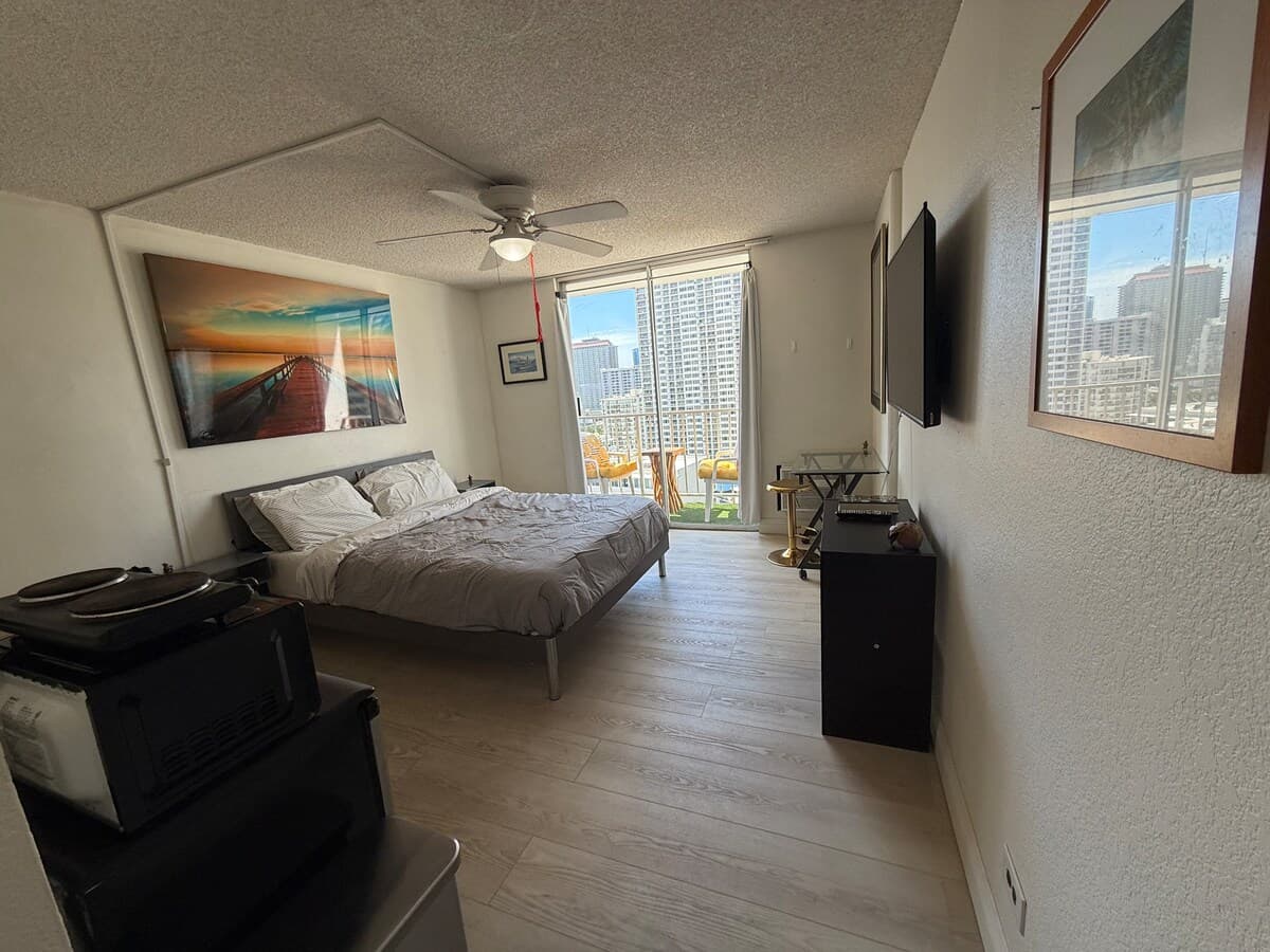 Condo in Honolulu · ★5.0 · 1 bedroom · 1 bed · 1 private bath - Photo 3