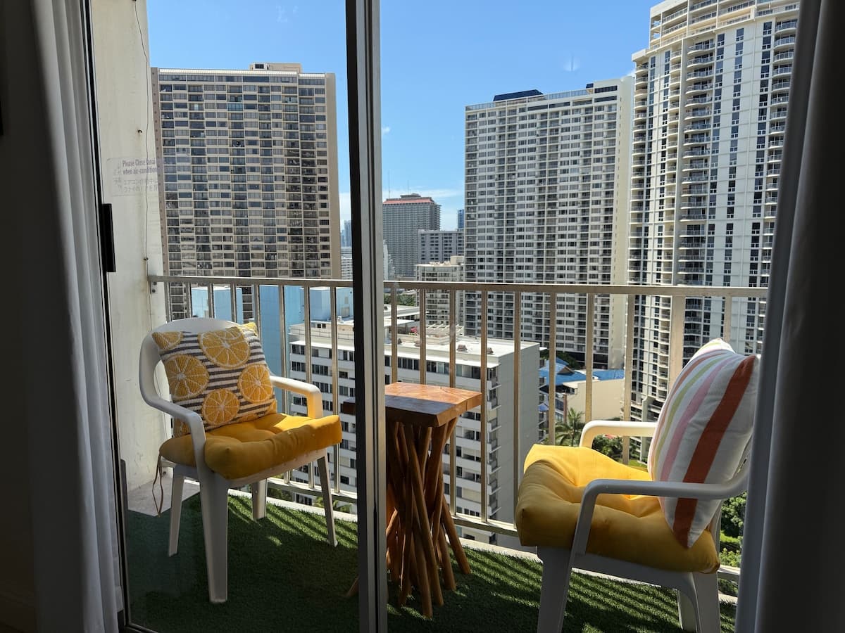 Condo in Honolulu · ★5.0 · 1 bedroom · 1 bed · 1 private bath - Photo 1