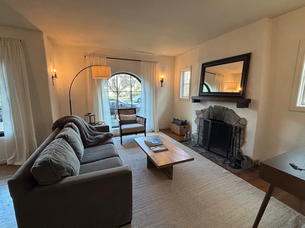 1930 Mediterranean Guesthouse, Fireplace & Patio - Photo 2
