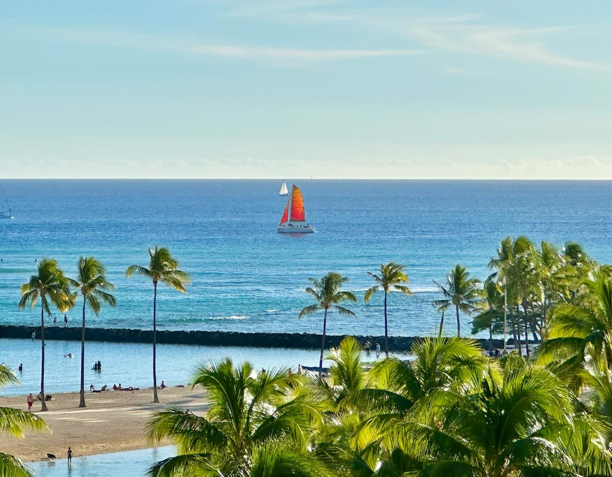 Condo in Honolulu · ★4.92 · 1 bedroom · 2 beds · 1 private bath - Photo 4