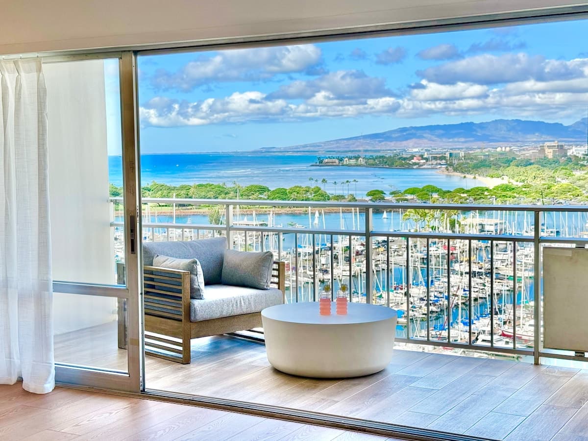 Condo in Honolulu · ★4.98 · 1 bedroom · 2 beds · 1 private bath - Photo 3