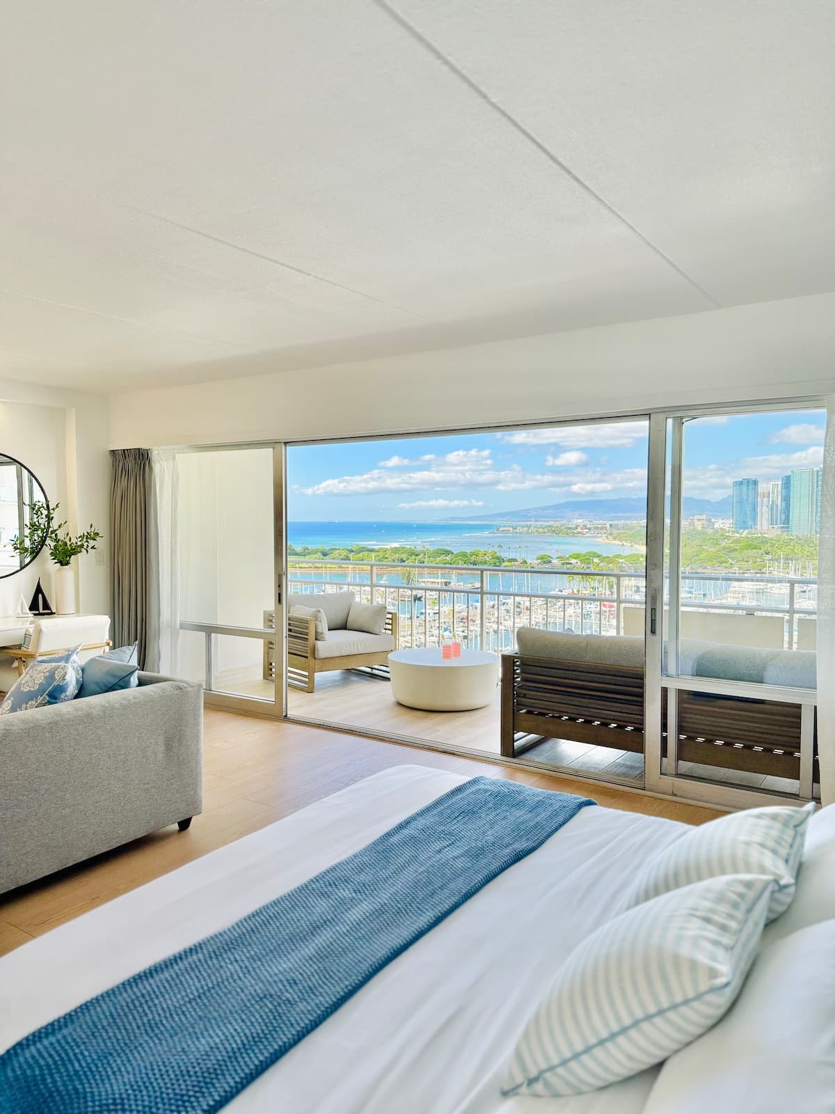 Condo in Honolulu · ★4.98 · 1 bedroom · 2 beds · 1 private bath - Photo 1