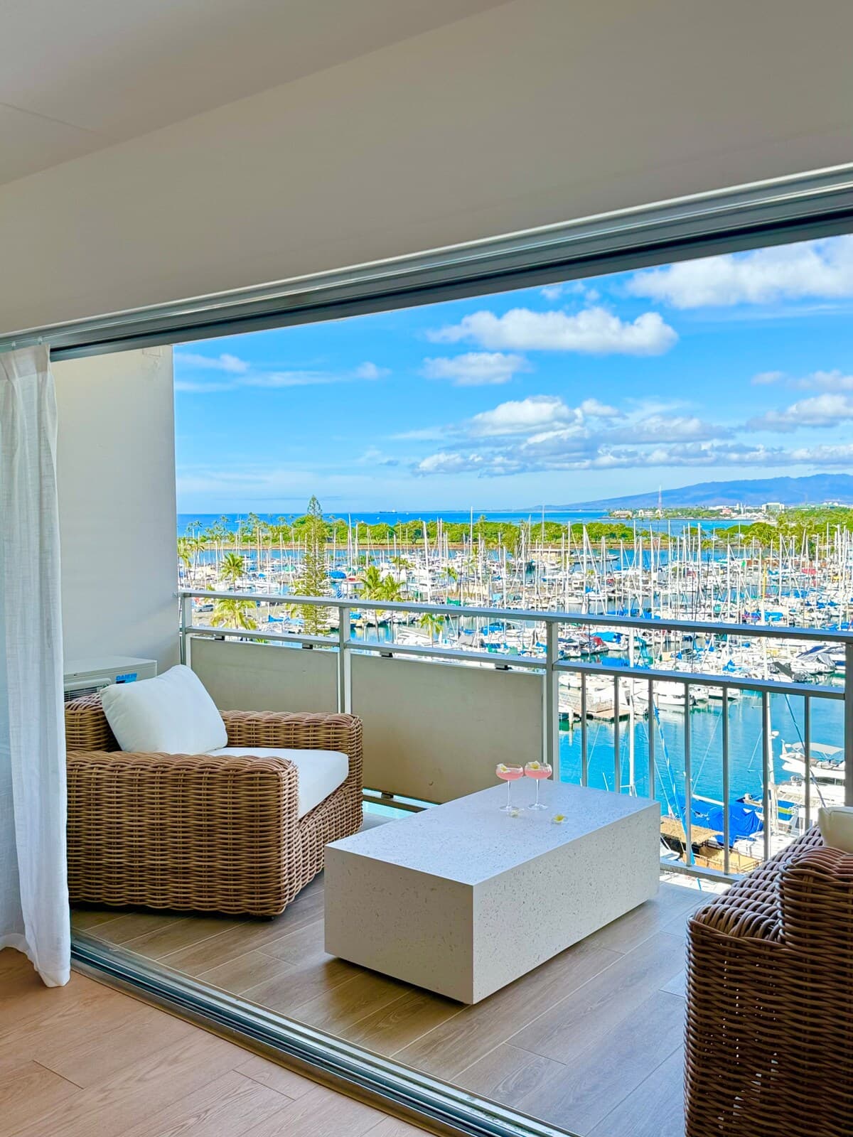 Condo in Honolulu · ★4.93 · 1 bedroom · 2 beds · 1 private bath - Photo 1