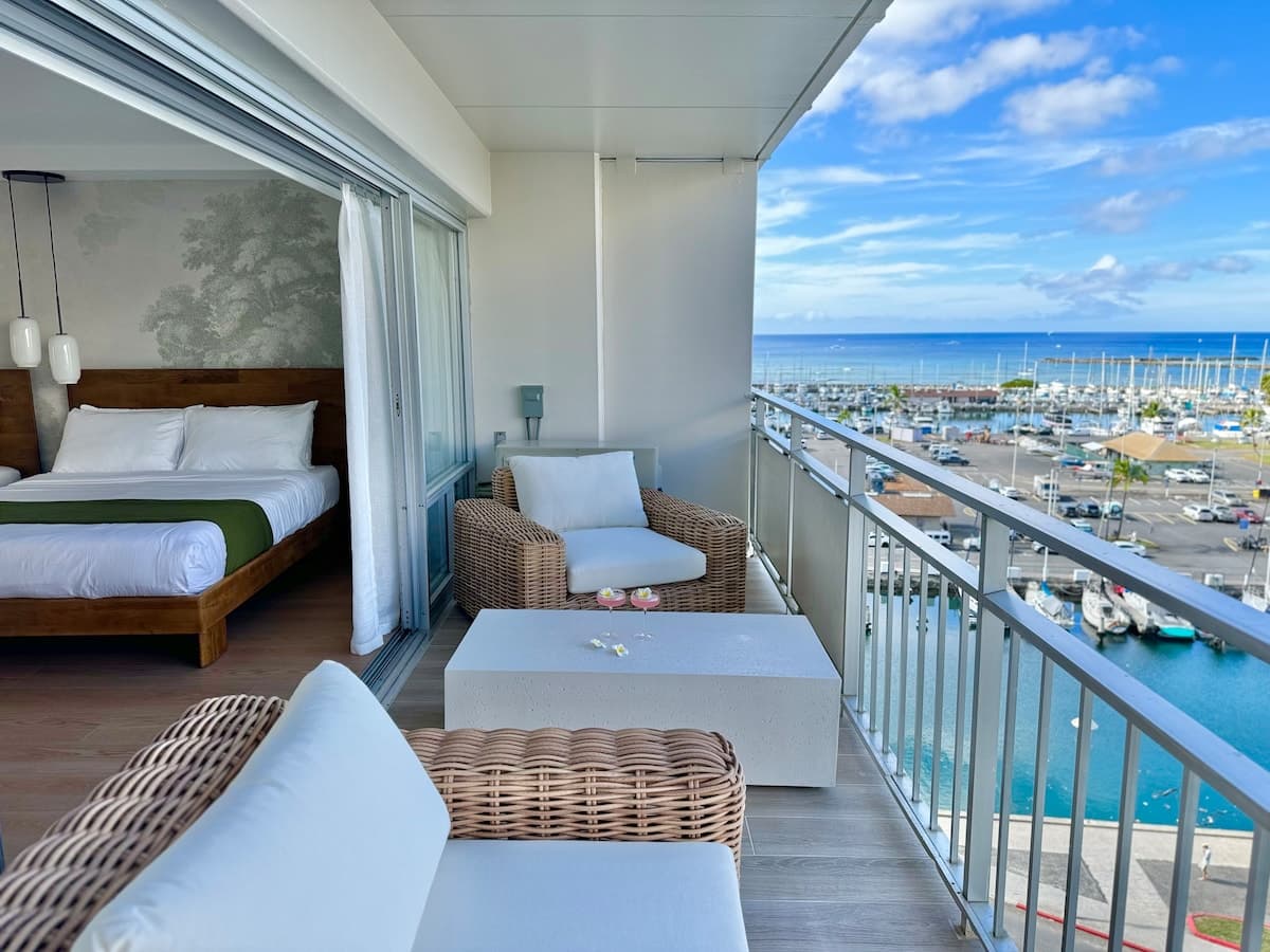 Condo in Honolulu · ★4.93 · 1 bedroom · 2 beds · 1 private bath - Photo 4