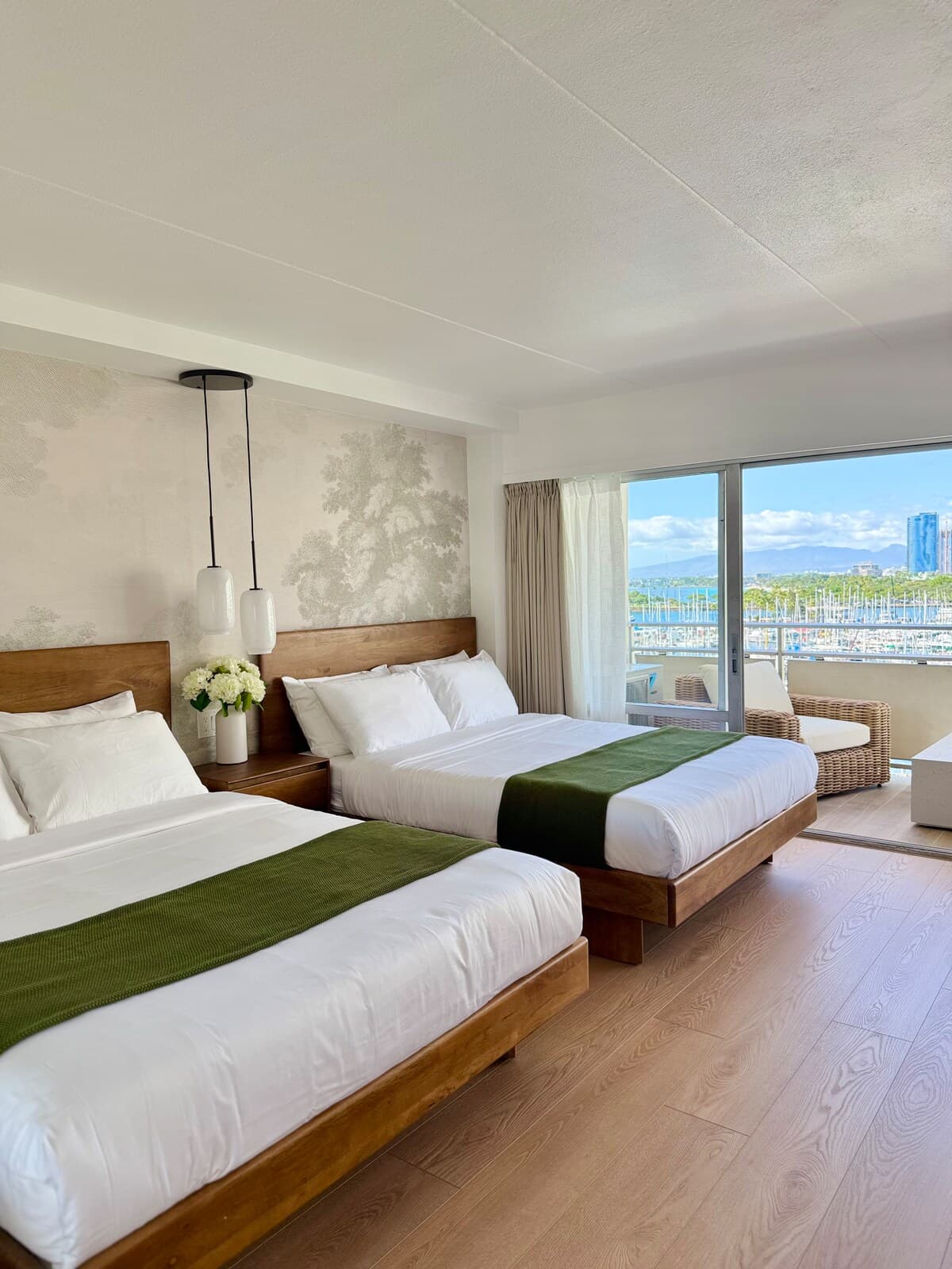 Condo in Honolulu · ★4.93 · 1 bedroom · 2 beds · 1 private bath - Photo 5
