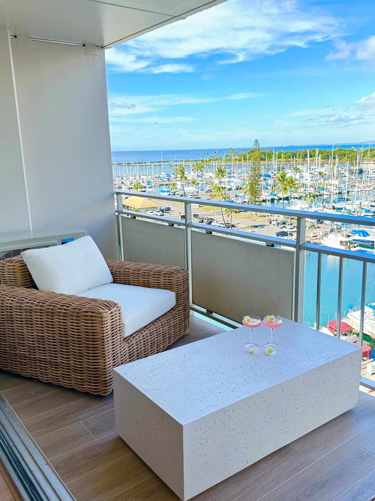Condo in Honolulu · ★4.93 · 1 bedroom · 2 beds · 1 private bath - Photo 3