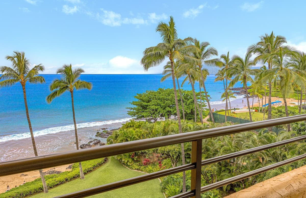 Condo in Kihei · ★4.83 · 2 bedrooms · 4 beds · 2 baths - Photo 2