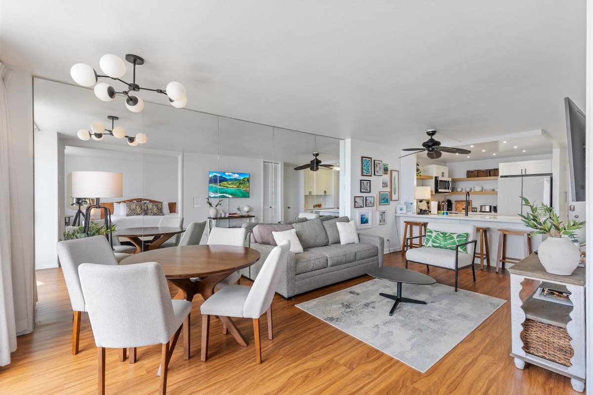 Condo in Honolulu · ★4.84 · 1 bedroom · 2 beds · 1 private bath - Photo 4