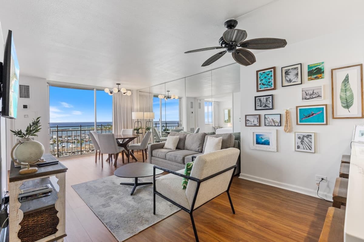 Condo in Honolulu · ★4.84 · 1 bedroom · 2 beds · 1 private bath - Photo 1