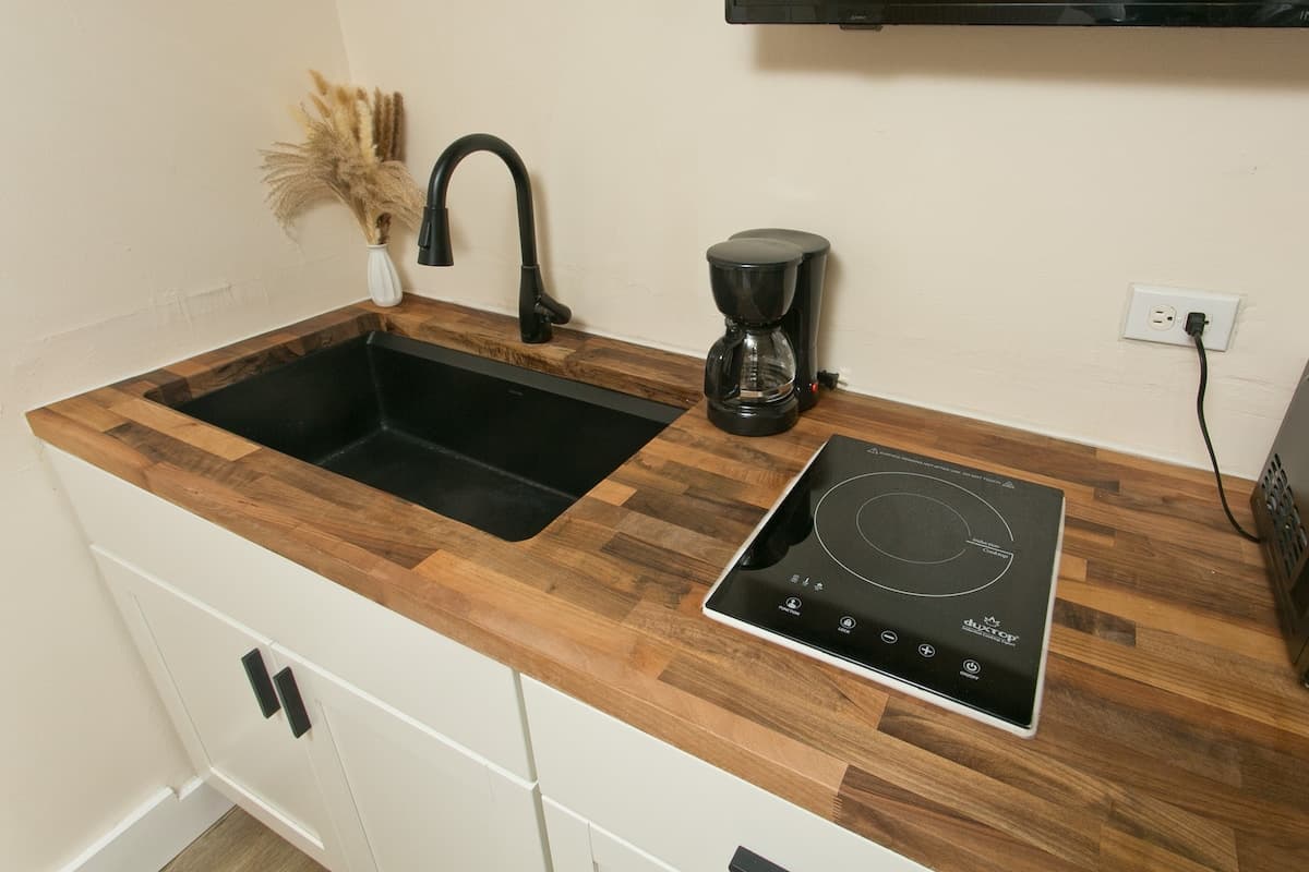 Island Escape Studio, Newly Renovated, AC - Photo 4