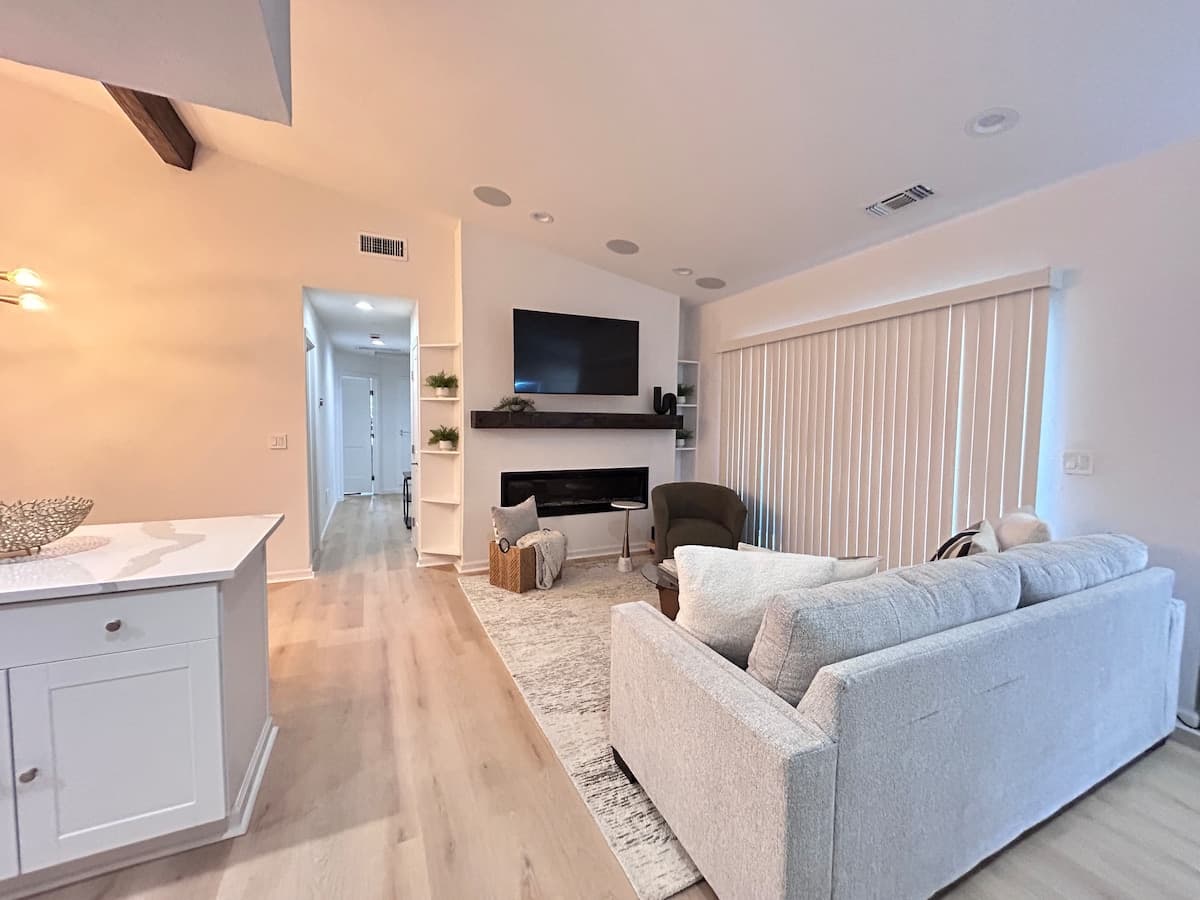 Townhouse Near Airport & Downtown w/ Garage - Photo 1