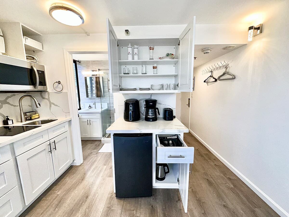 Condo in Honolulu · ★4.97 · Studio · 1 bed · 1 private bath - Photo 3