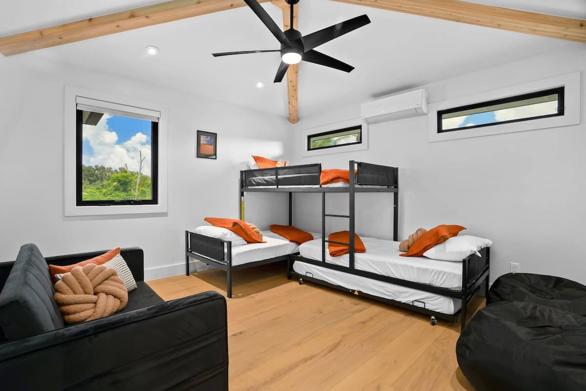 Home in Princeville · ★5.0 · 4 bedrooms · 11 beds · 7.5 private baths - Photo 3