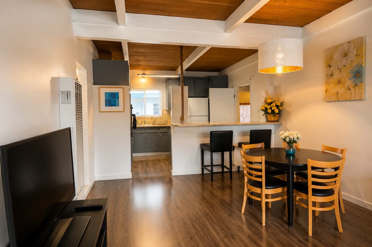 New 2BR w/Free Parking & Laundry - Photo 4