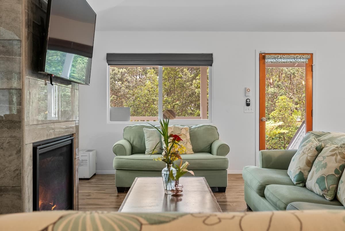 Home in Volcano · ★4.99 · 3 bedrooms · 4 beds · 2 baths - Photo 5