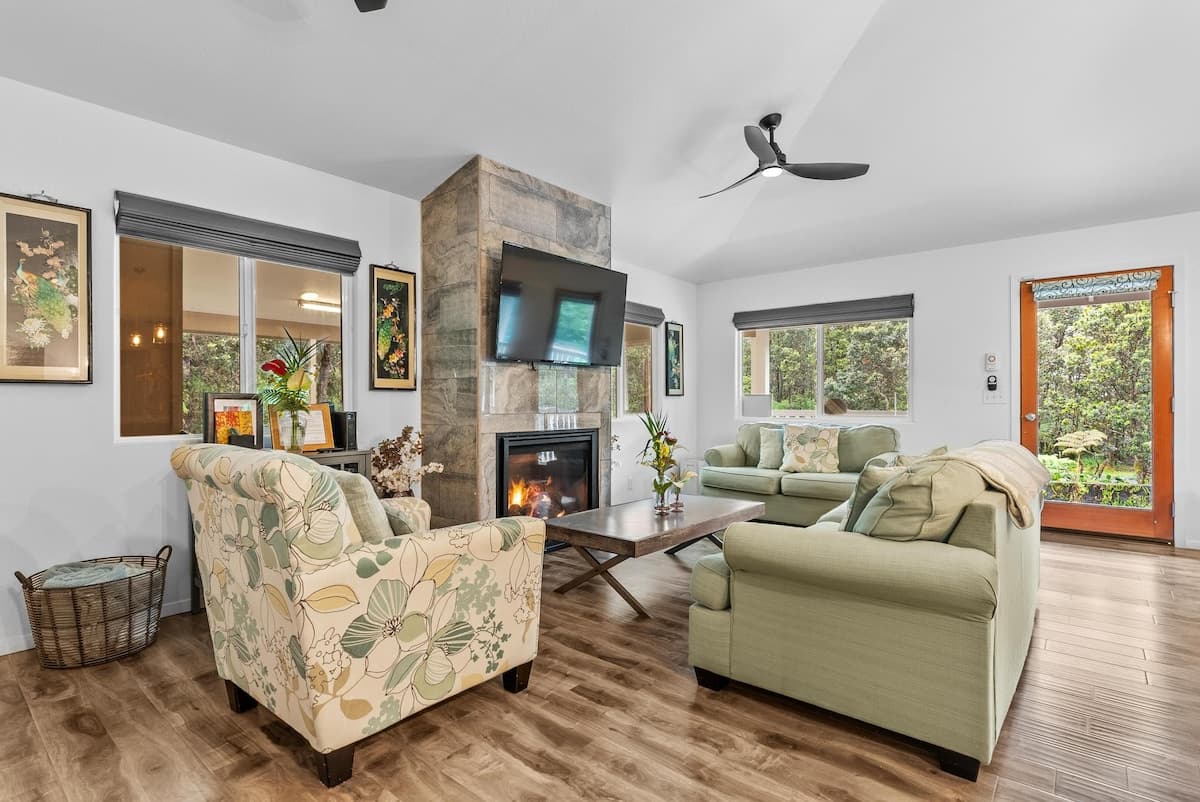Home in Volcano · ★4.99 · 3 bedrooms · 4 beds · 2 baths - Photo 4
