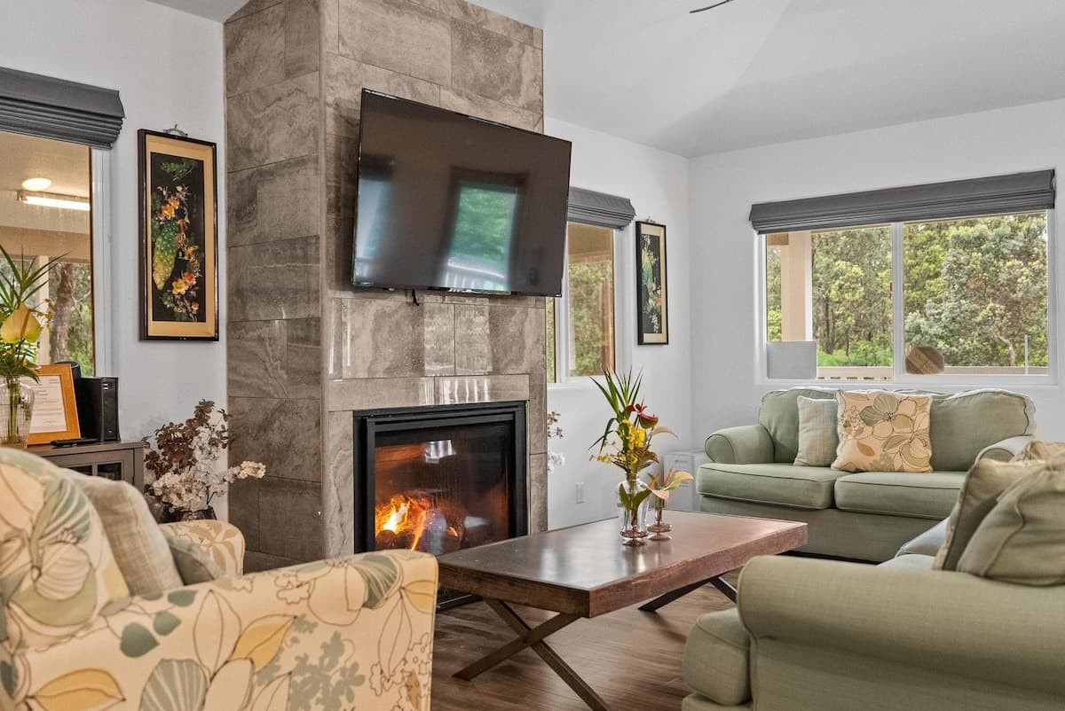 Home in Volcano · ★4.99 · 3 bedrooms · 4 beds · 2 baths - Photo 2