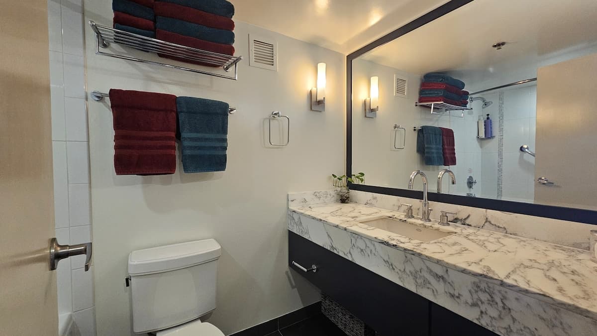 Hotel in Honolulu · ★4.96 · Studio · 2 beds · 1 private bath - Photo 3