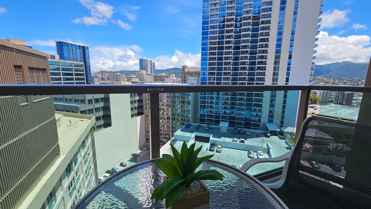 Hotel in Honolulu · ★4.96 · Studio · 2 beds · 1 private bath - Photo 4