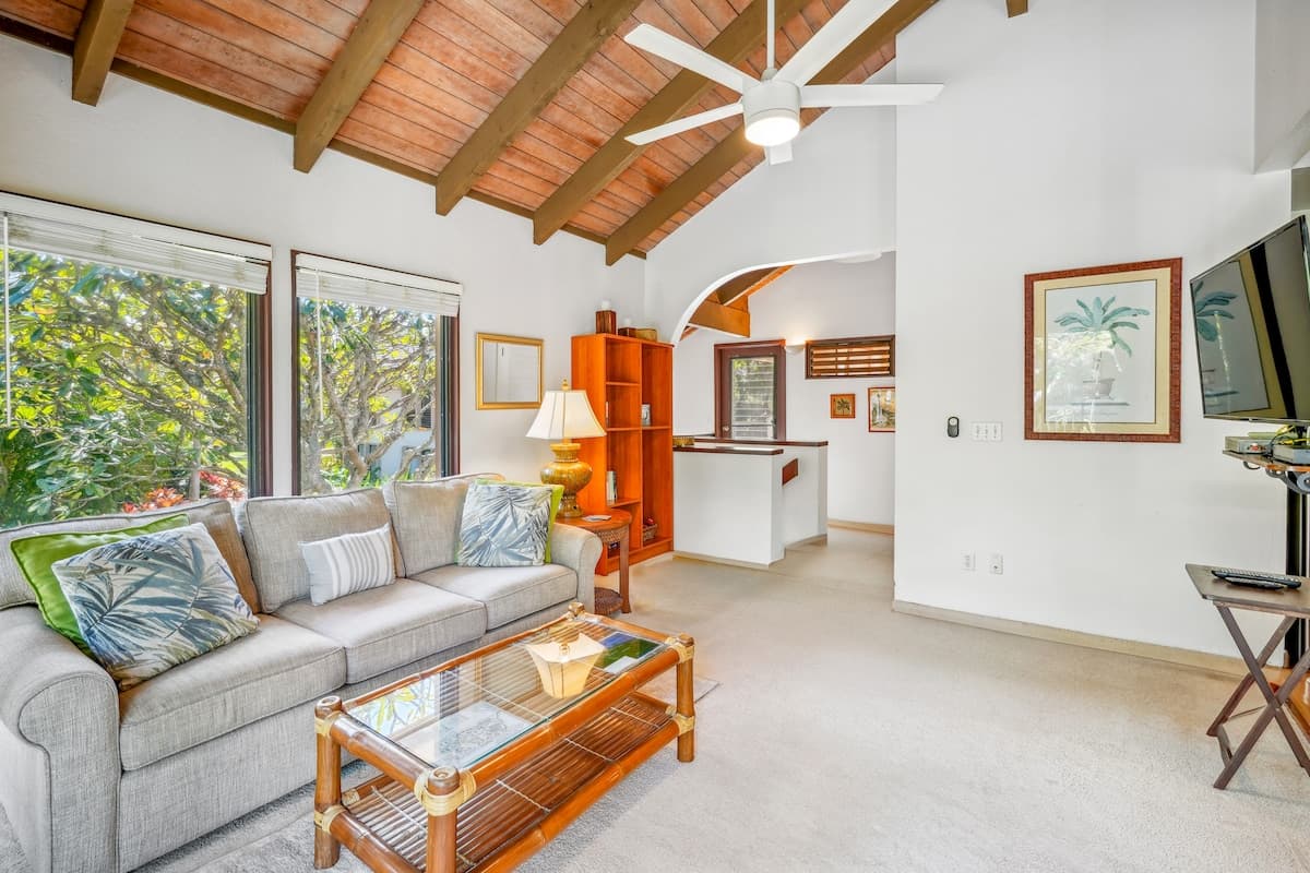 Townhouse in Koloa Kauai · ★4.61 · 2 bedrooms · 3 beds · 1 bath - Photo 3