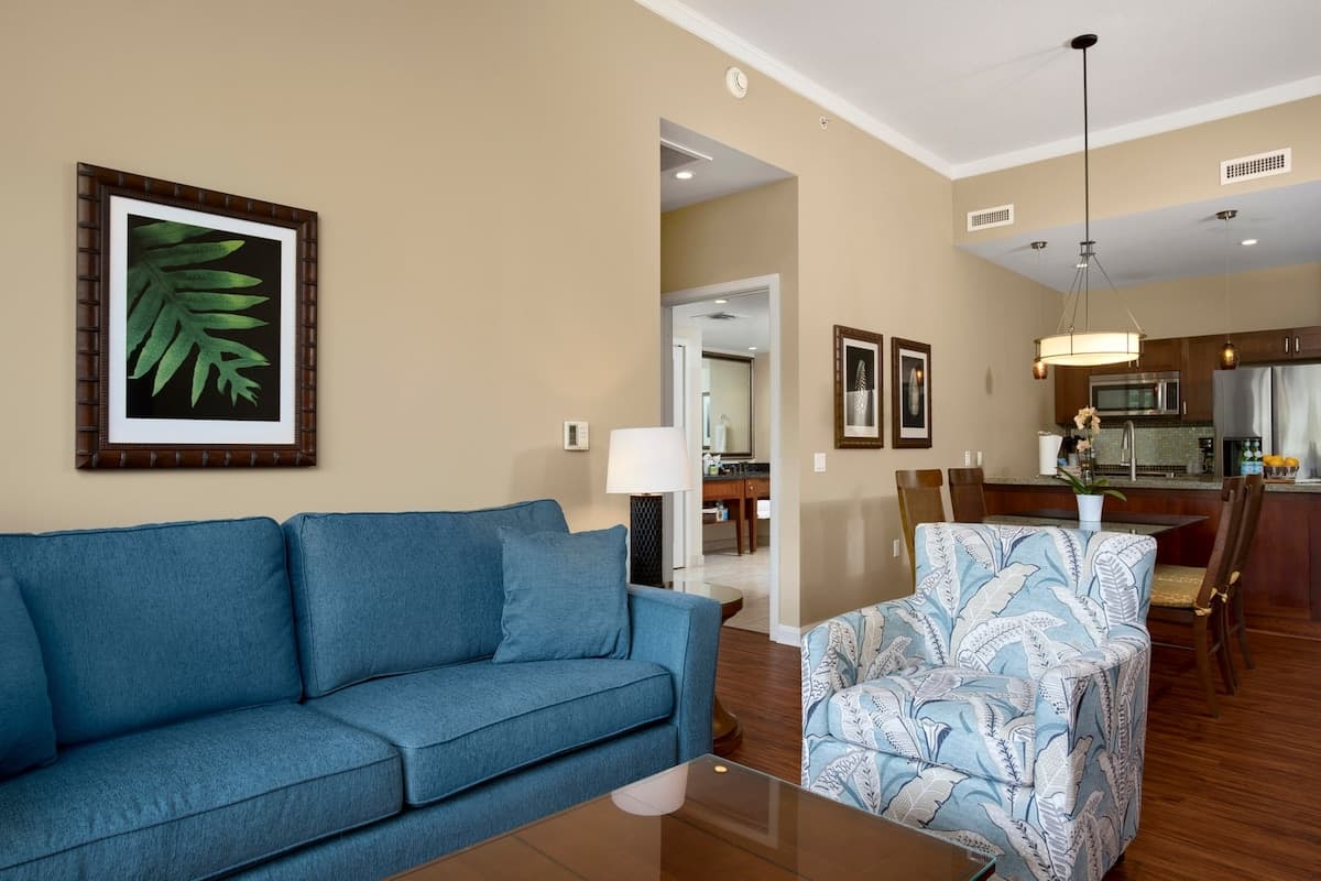 Condo in Lahaina · ★4.8 · 2 bedrooms · 3 beds · 1 bath - Photo 4