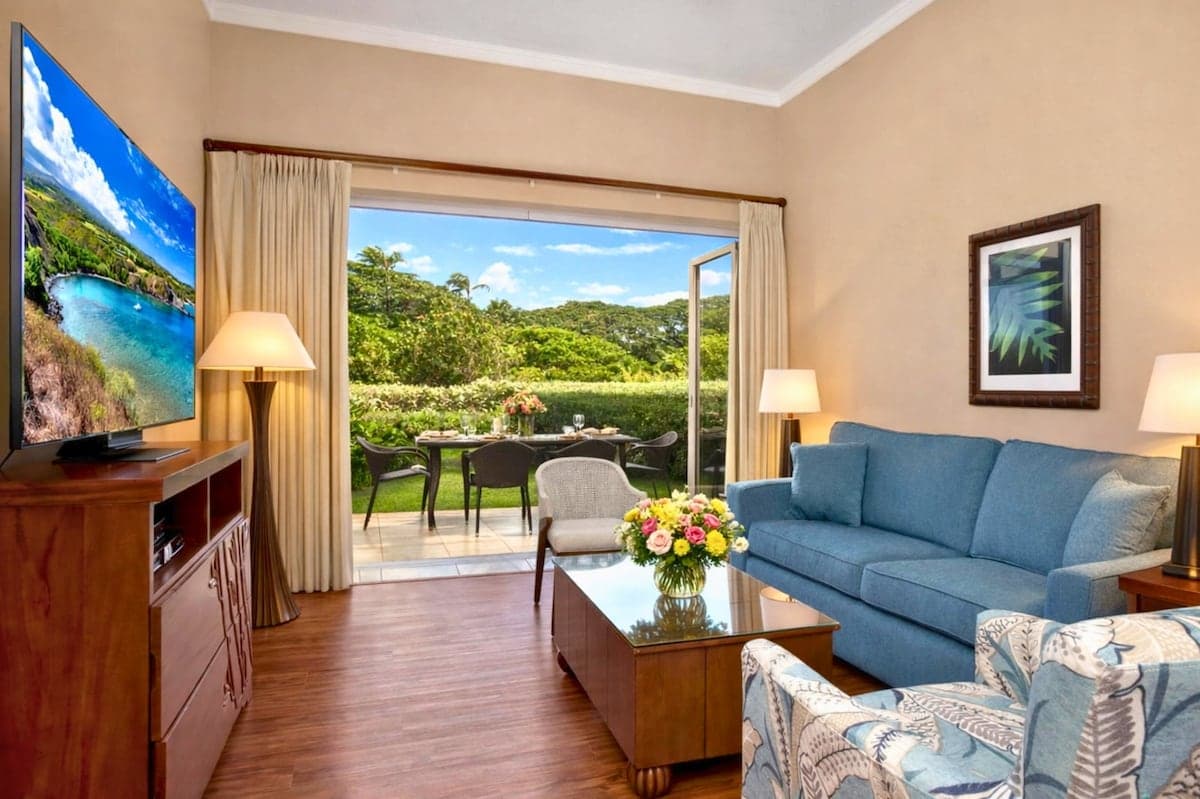 Condo in Lahaina · ★4.8 · 2 bedrooms · 3 beds · 1 bath - Photo 2