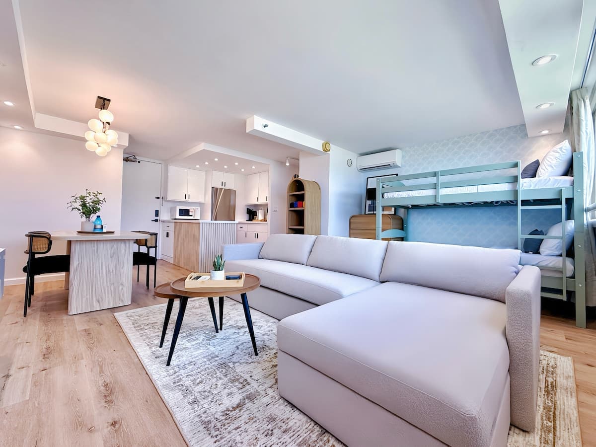 42FL-Modern Waikiki 1BR-Condo w/Breathtaking Views - Photo 1