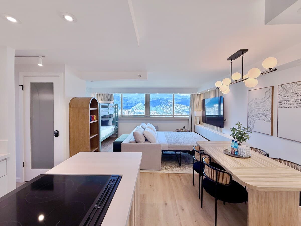 42FL-Modern Waikiki 1BR-Condo w/Breathtaking Views - Photo 3