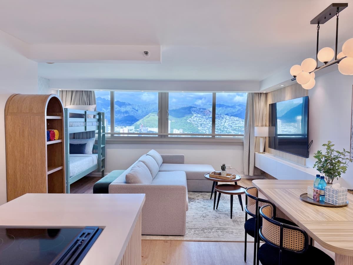42FL-Modern Waikiki 1BR-Condo w/Breathtaking Views - Photo 2