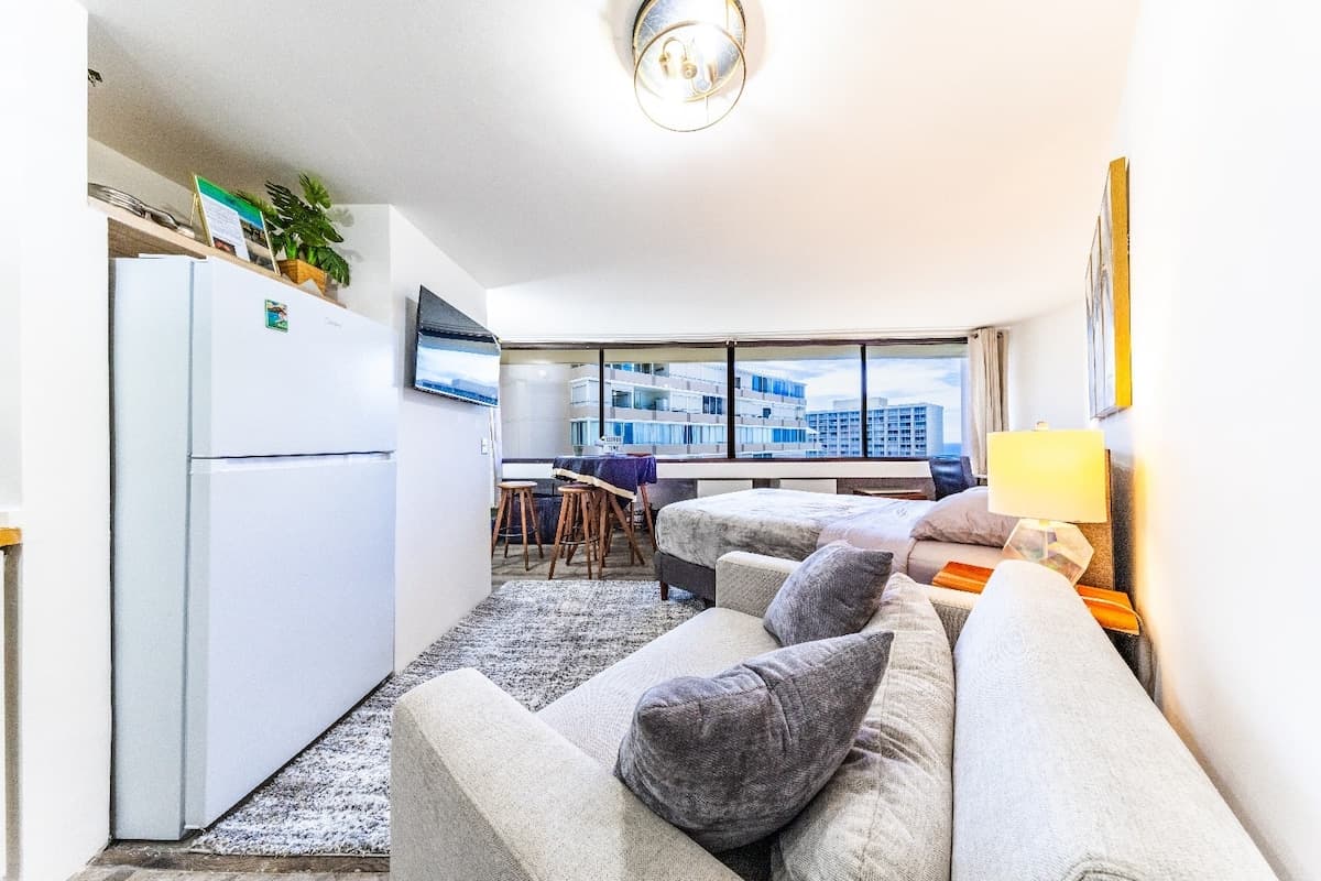 Condo in Honolulu · ★4.92 · 1 bedroom · 2 beds · 1 private bath - Photo 1
