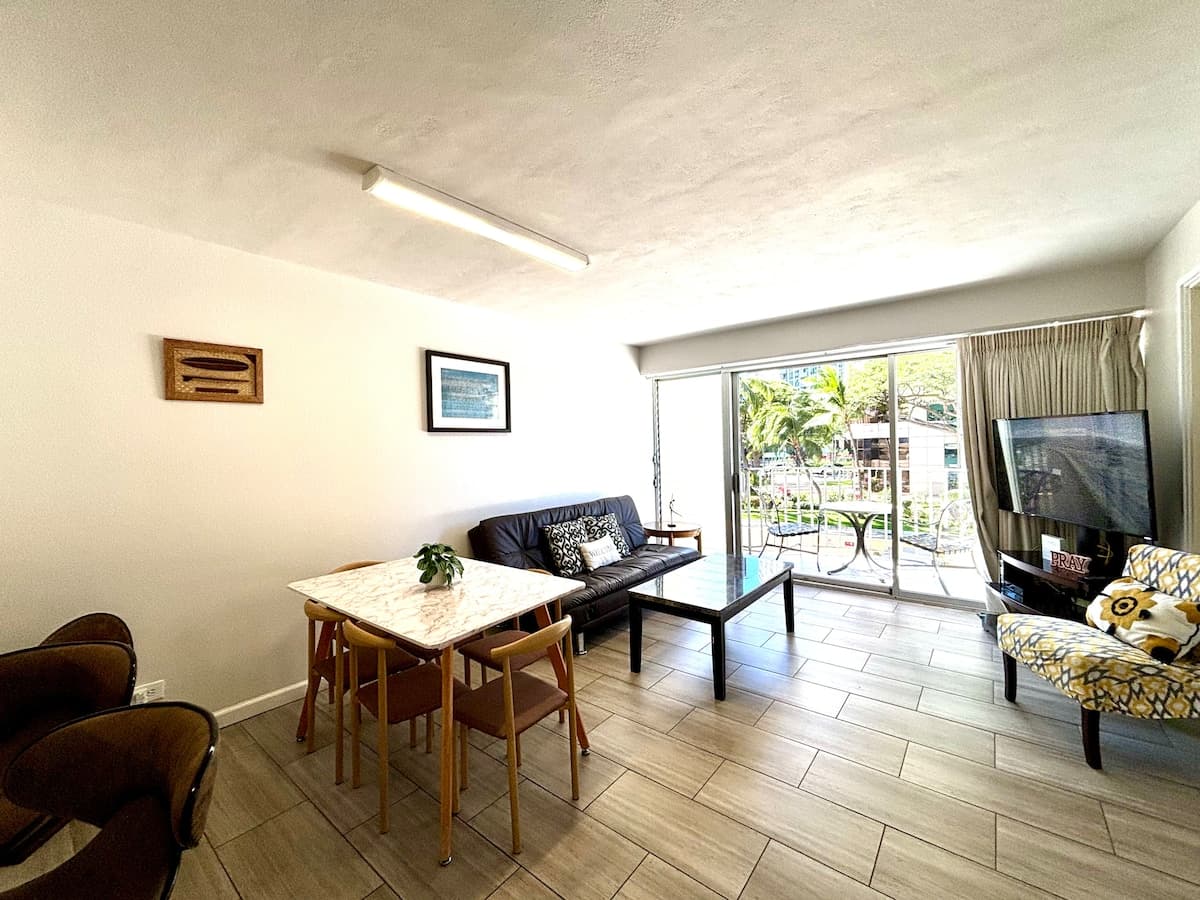 Waikiki 2-bedroom FREE parking/kitchen 207 - Photo 4