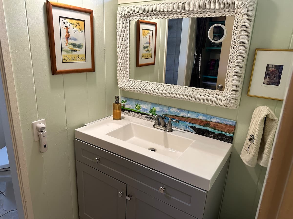 Condo in Kailua-Kona · ★4.84 · Studio · 1 bed · 1 bath - Photo 4