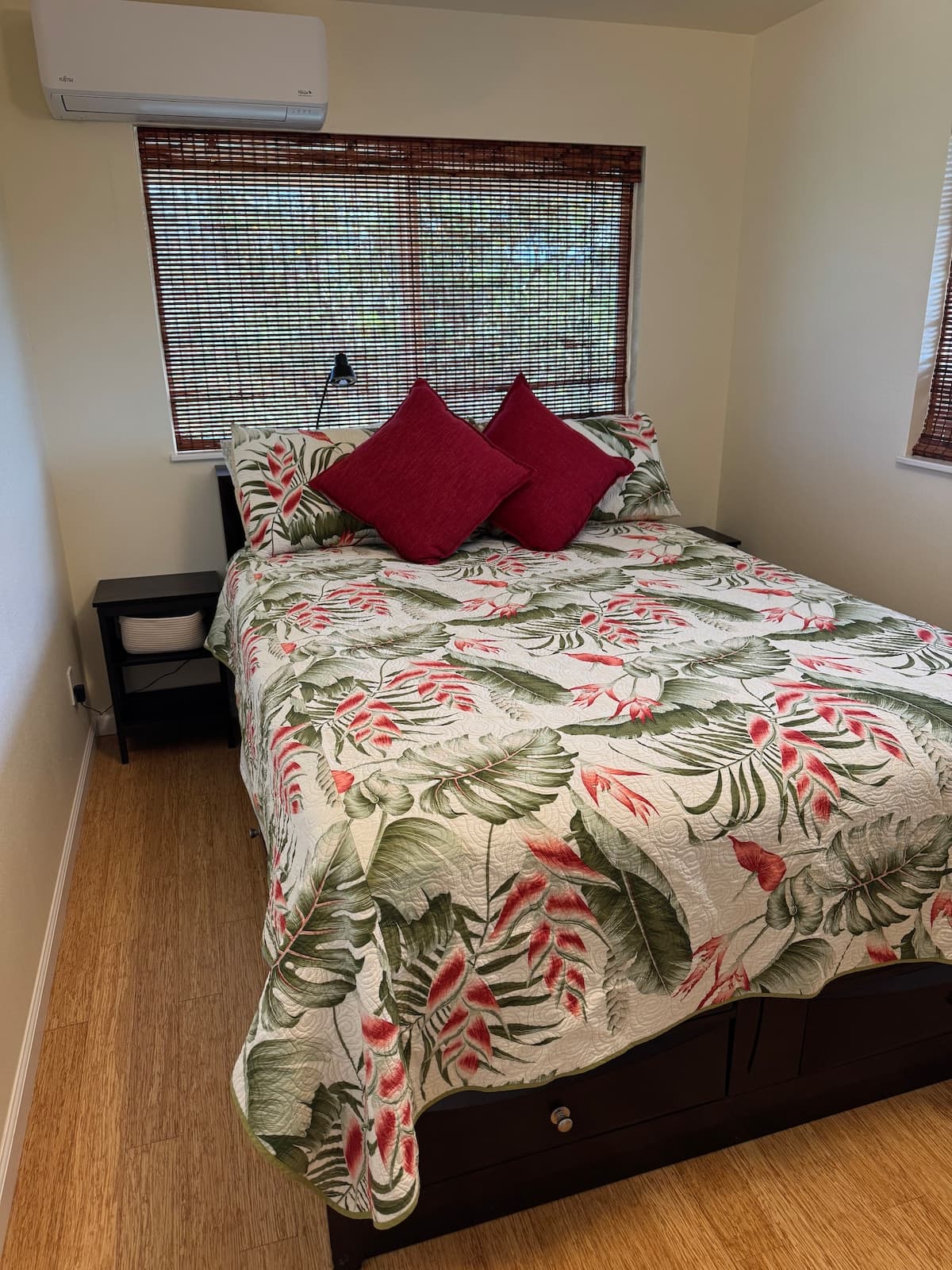 Home in Keaau · ★5.0 · 1 bedroom · 3 beds · 1 private bath - Photo 1