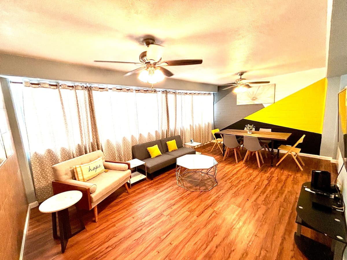 Budget-Friendly 2-bedroom heart of Waikiki/kitchen - Photo 4