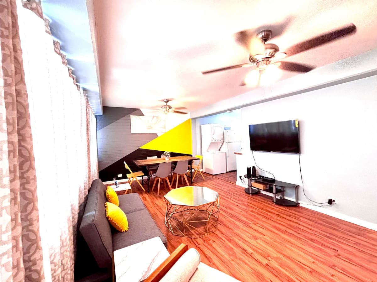Budget-Friendly 2-bedroom heart of Waikiki/kitchen - Photo 3