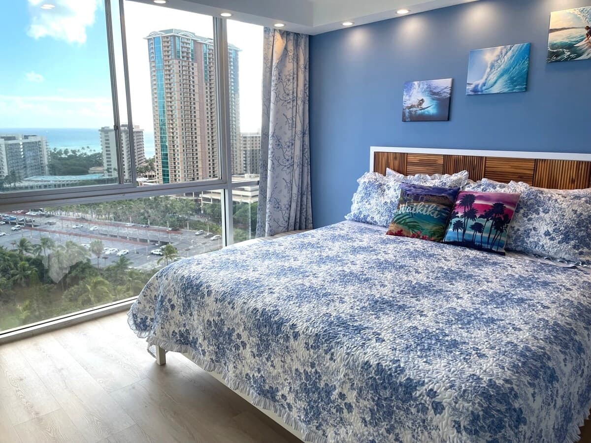 Condo in Honolulu · ★4.98 · Studio · 1 bed · 1 private bath - Photo 5
